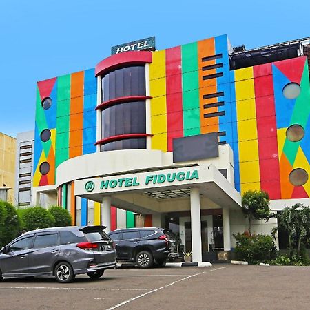 Super Oyo Townhouse Oak Hotel Fiducia سيربونغ المظهر الخارجي الصورة