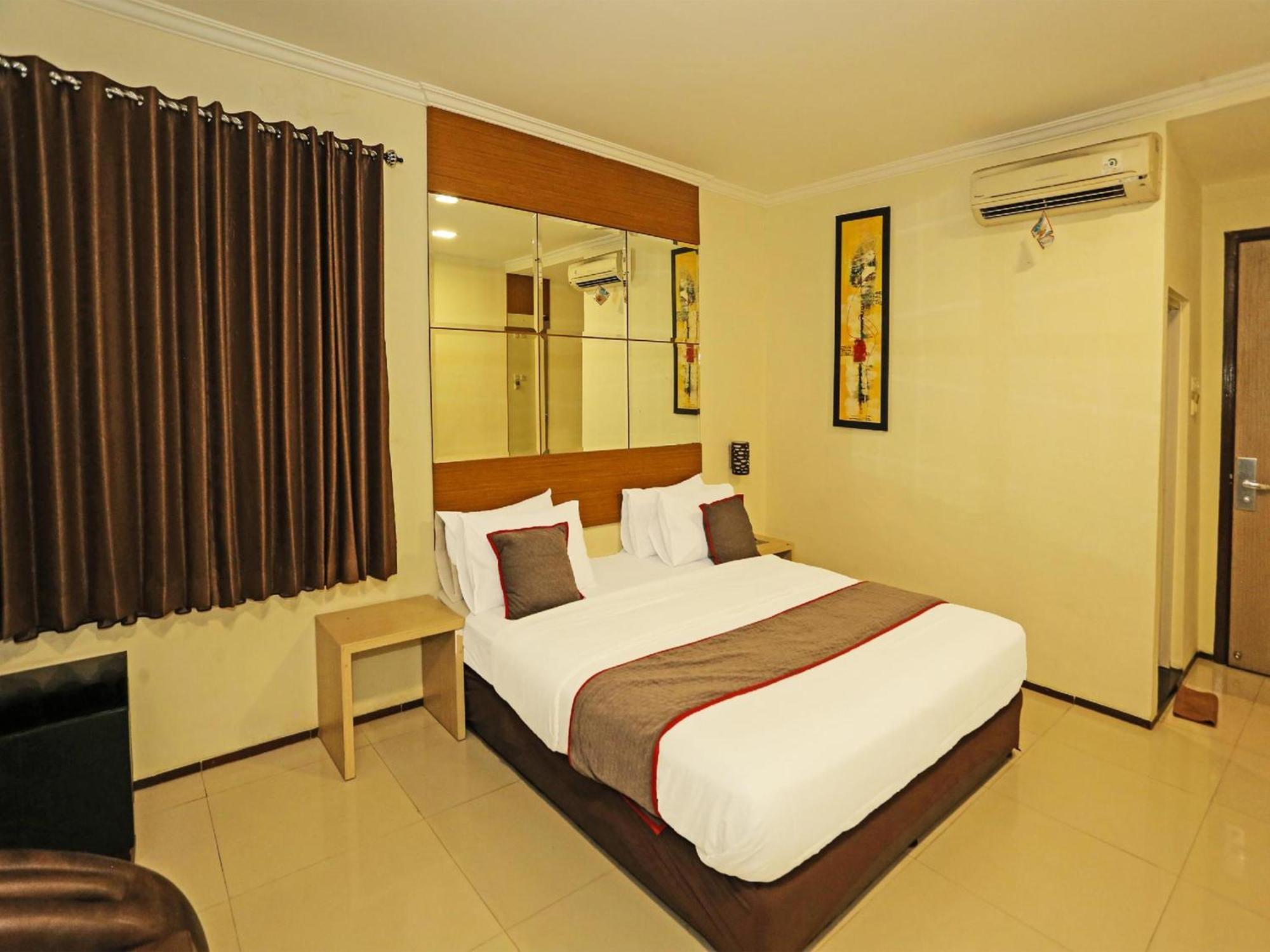 Super Oyo Townhouse Oak Hotel Fiducia سيربونغ المظهر الخارجي الصورة