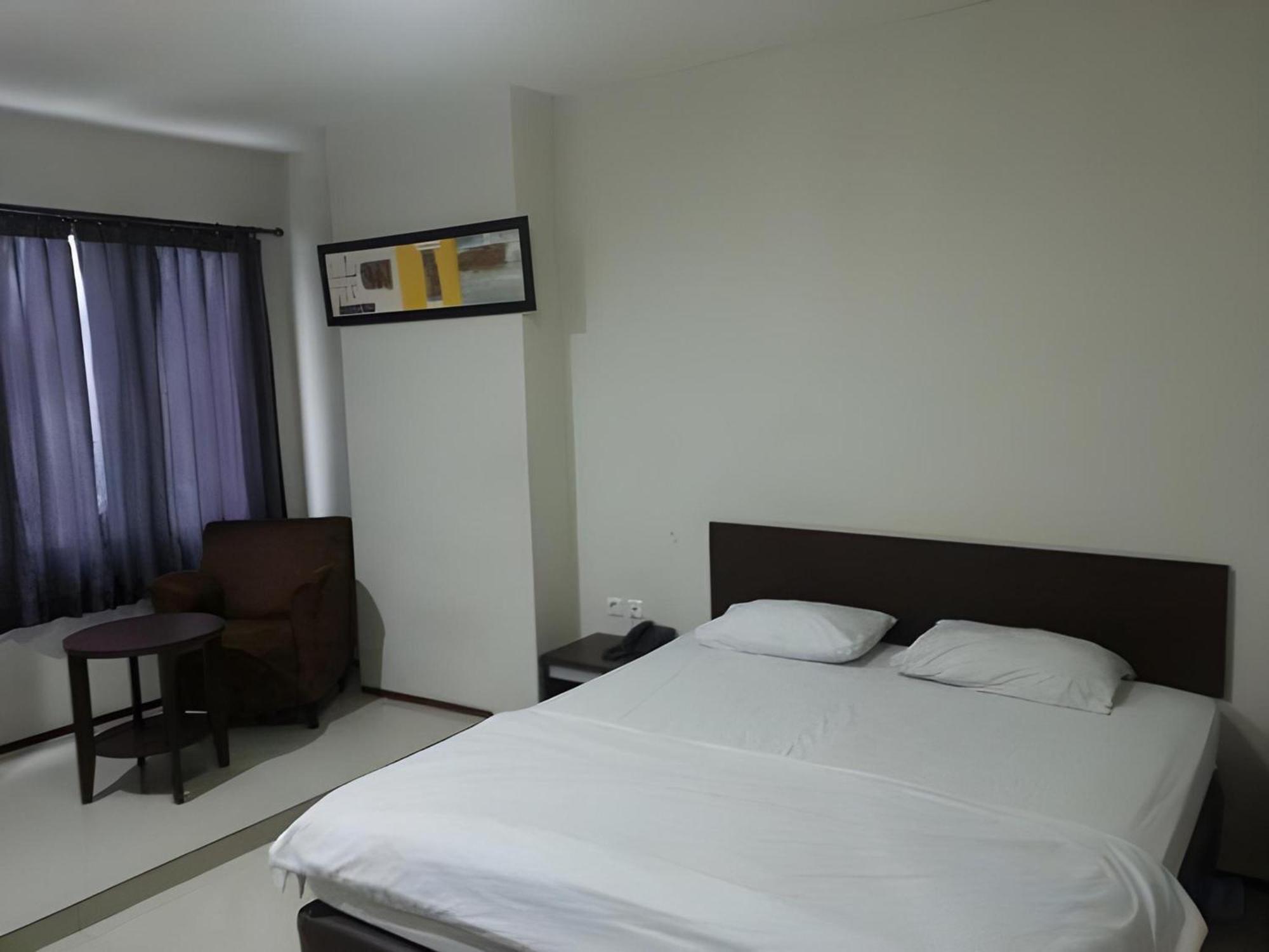Super Oyo Townhouse Oak Hotel Fiducia سيربونغ المظهر الخارجي الصورة