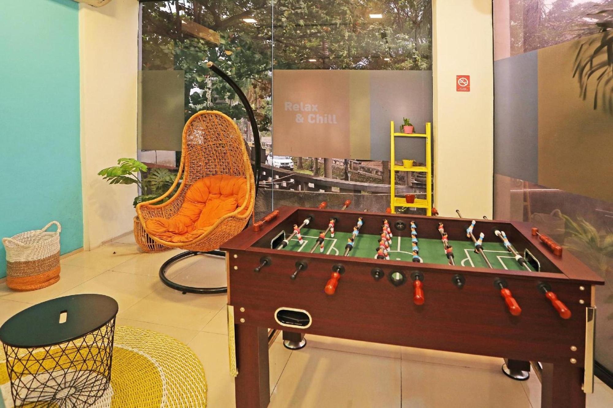 Super Oyo Townhouse Oak Hotel Fiducia سيربونغ المظهر الخارجي الصورة