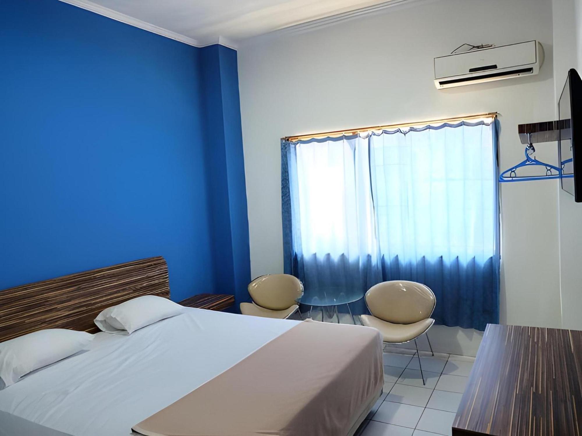 Super Oyo Townhouse Oak Hotel Fiducia سيربونغ المظهر الخارجي الصورة