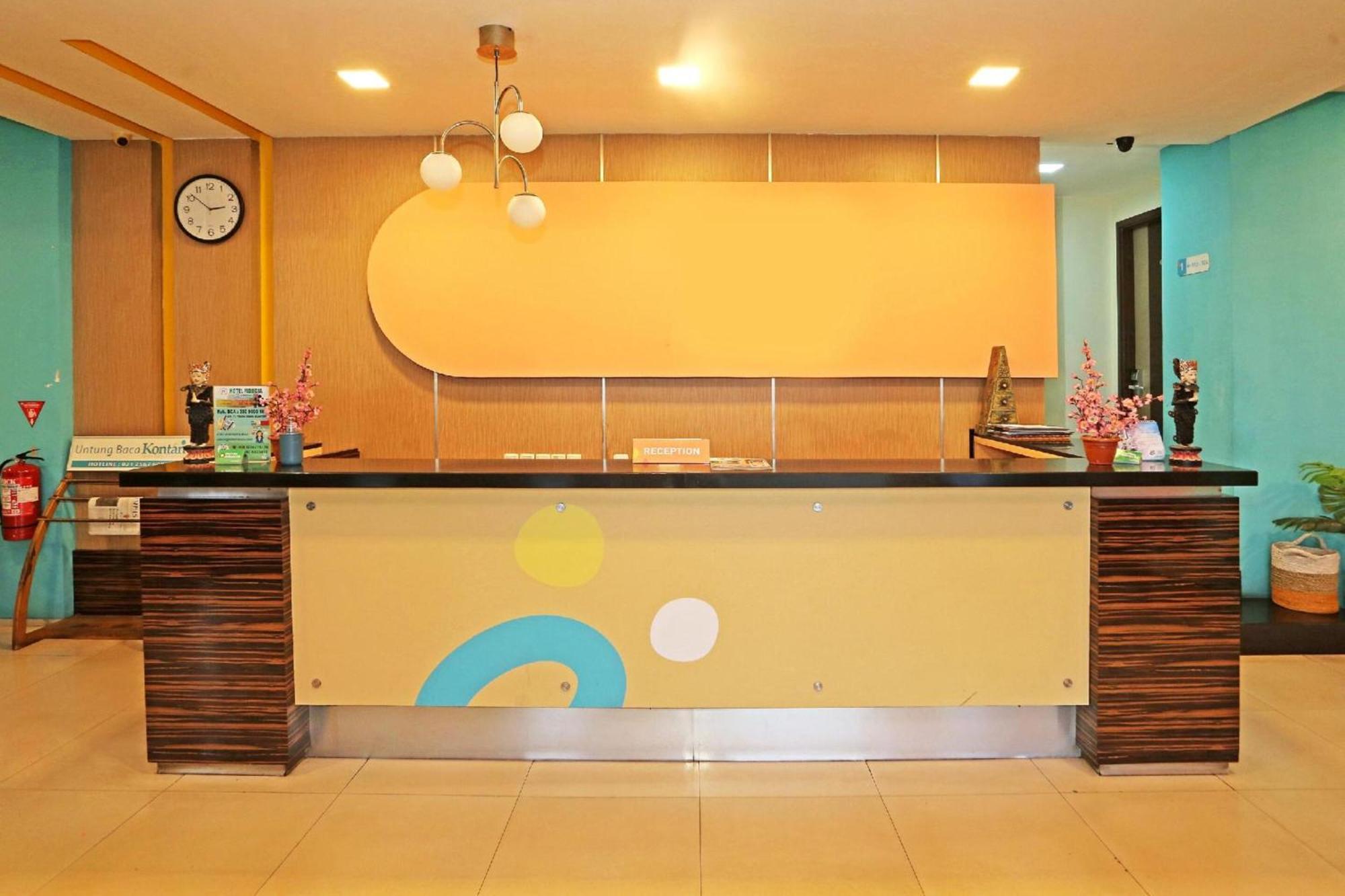 Super Oyo Townhouse Oak Hotel Fiducia سيربونغ المظهر الخارجي الصورة