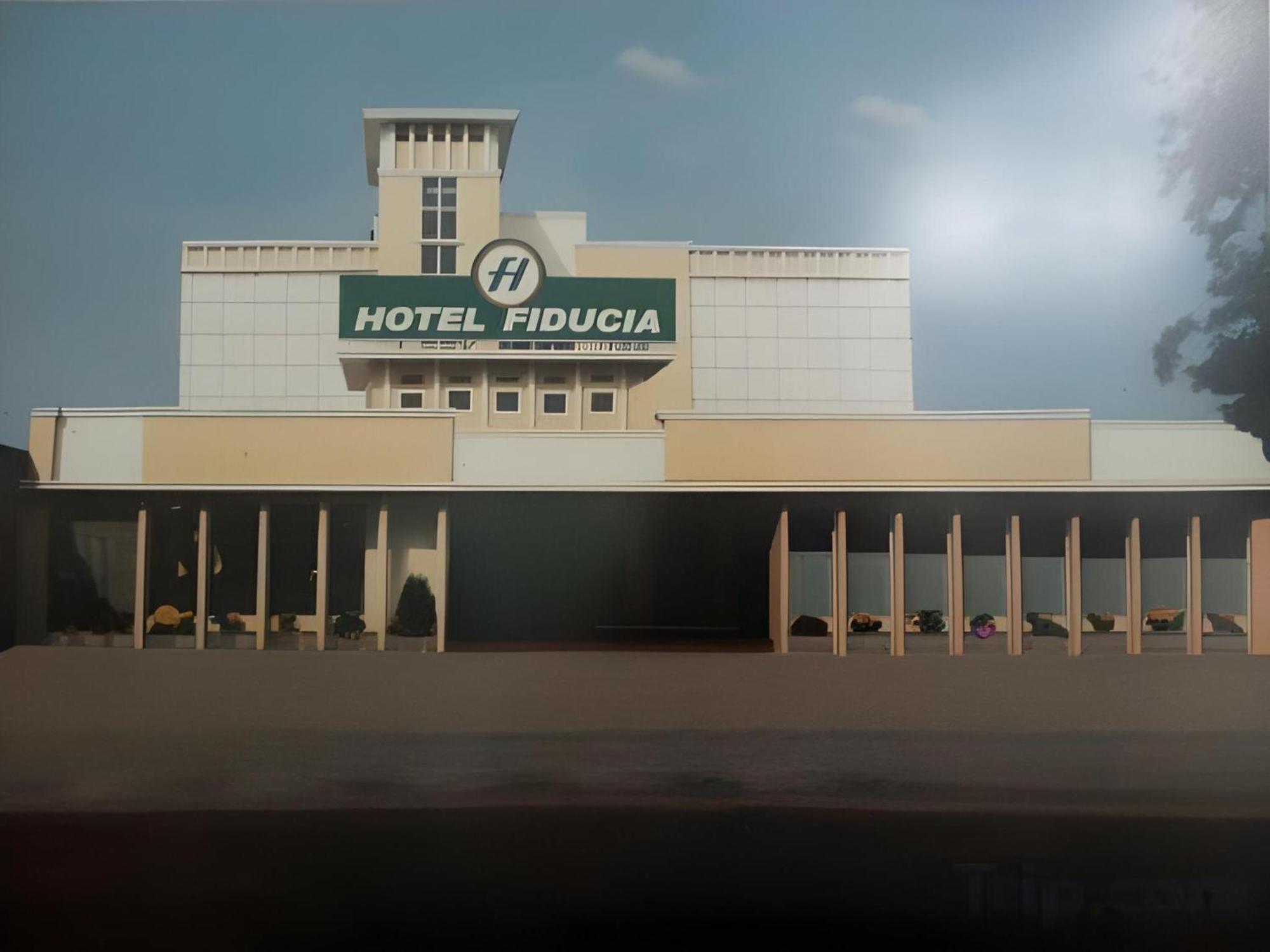 Super Oyo Townhouse Oak Hotel Fiducia سيربونغ المظهر الخارجي الصورة
