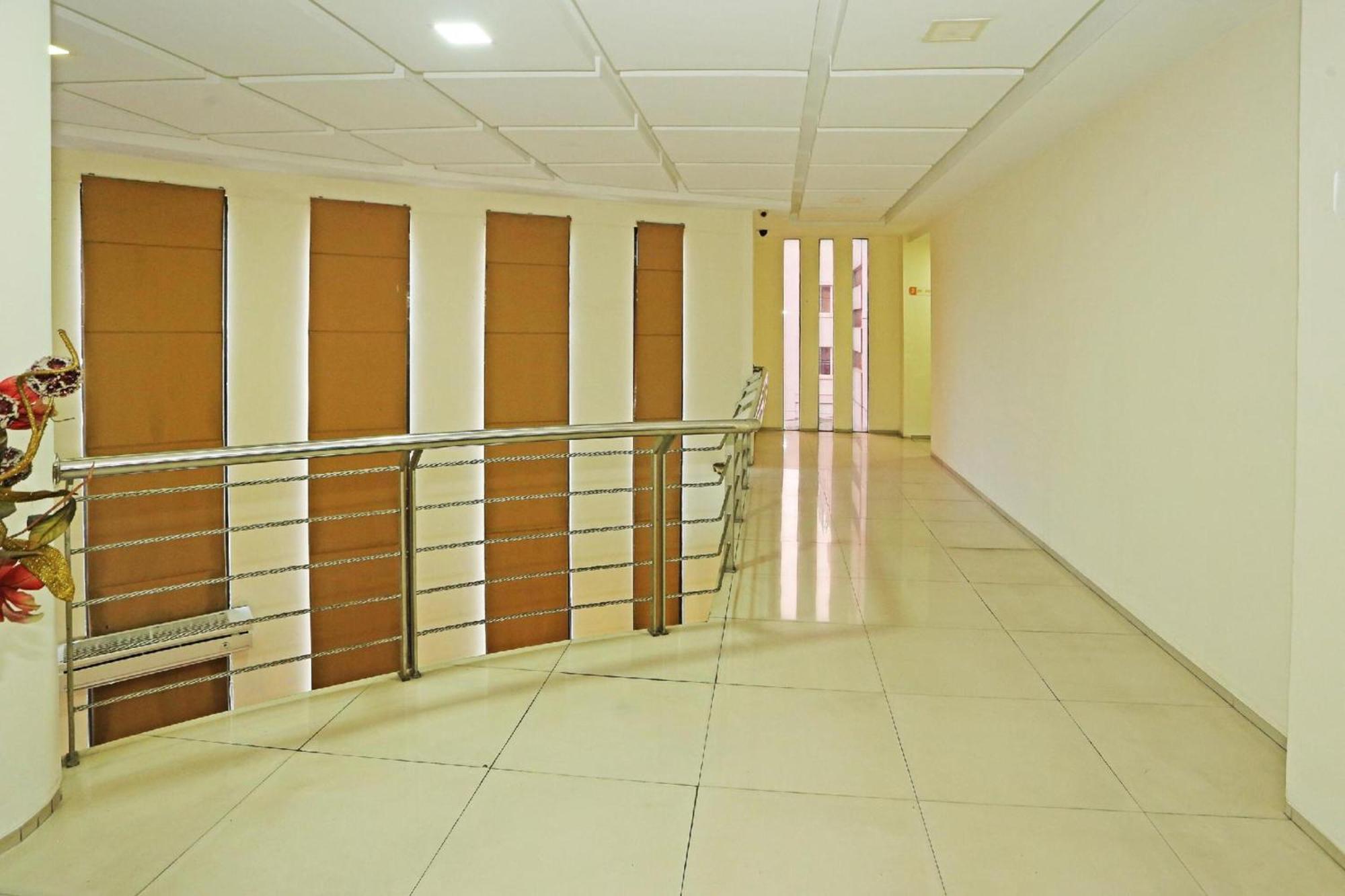 Super Oyo Townhouse Oak Hotel Fiducia سيربونغ المظهر الخارجي الصورة