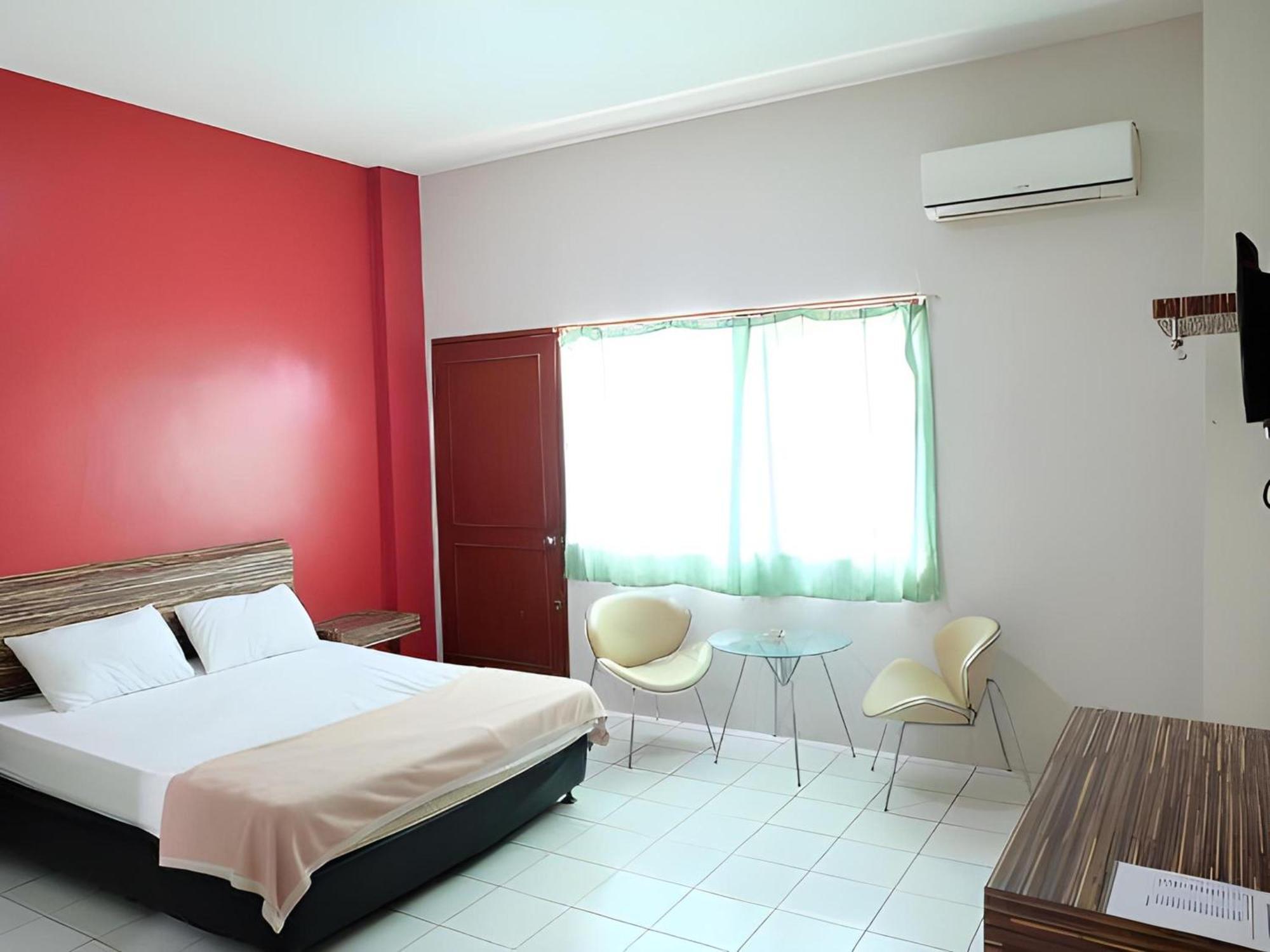 Super Oyo Townhouse Oak Hotel Fiducia سيربونغ المظهر الخارجي الصورة