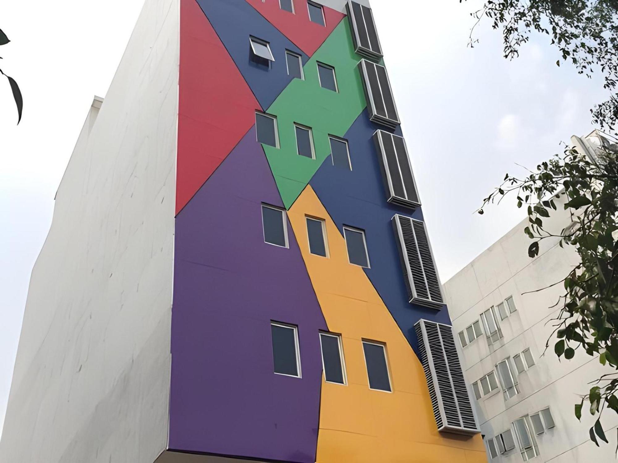 Super Oyo Townhouse Oak Hotel Fiducia سيربونغ المظهر الخارجي الصورة