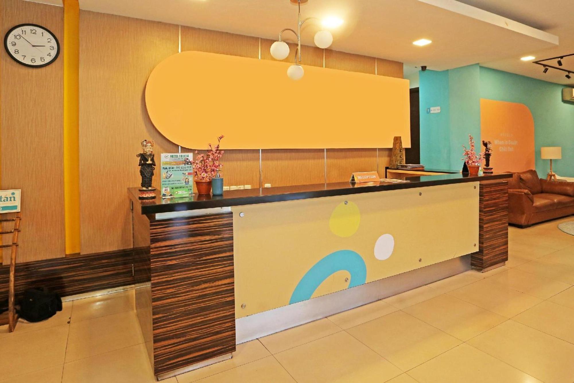 Super Oyo Townhouse Oak Hotel Fiducia سيربونغ المظهر الخارجي الصورة