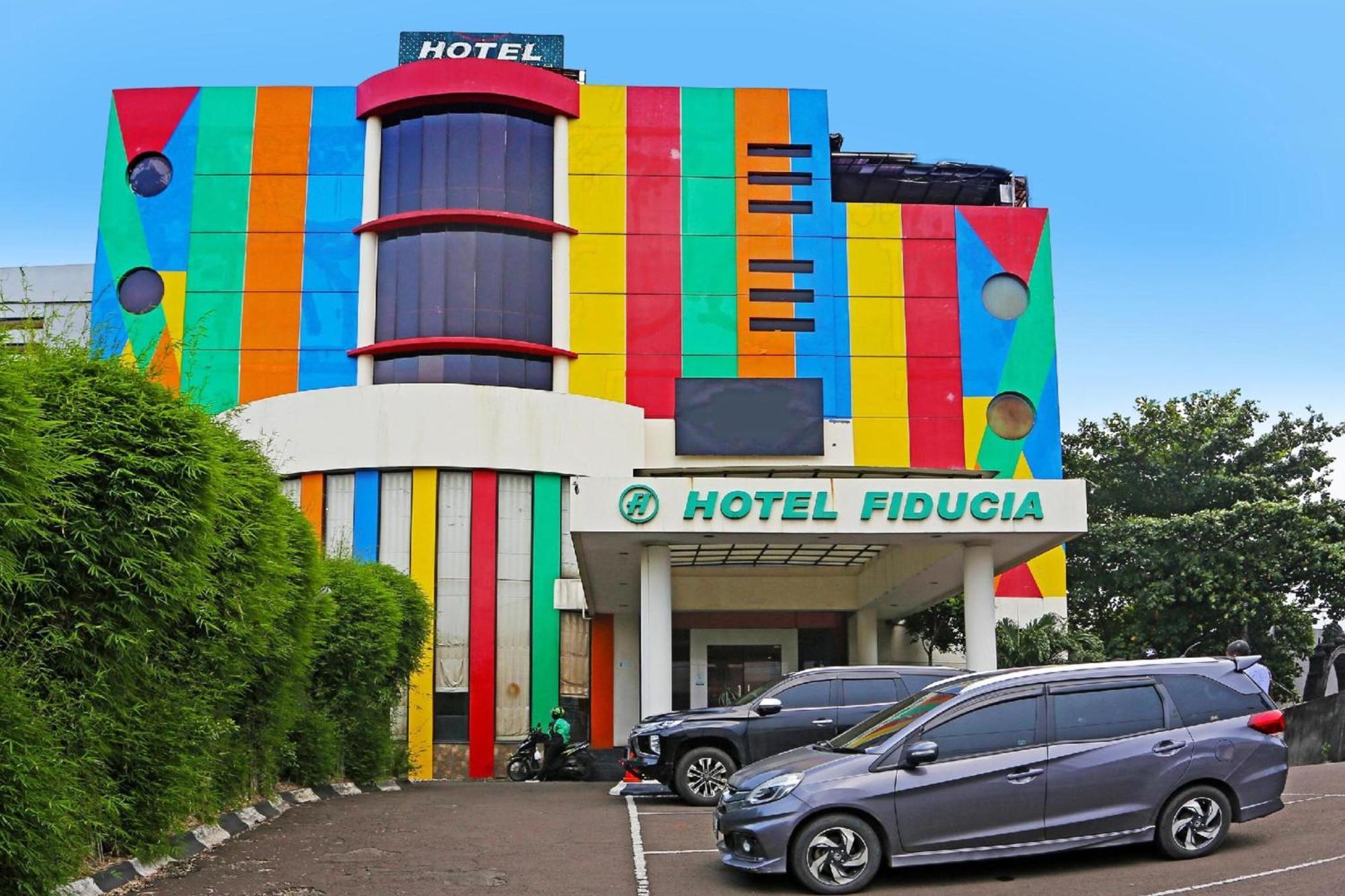 Super Oyo Townhouse Oak Hotel Fiducia سيربونغ المظهر الخارجي الصورة