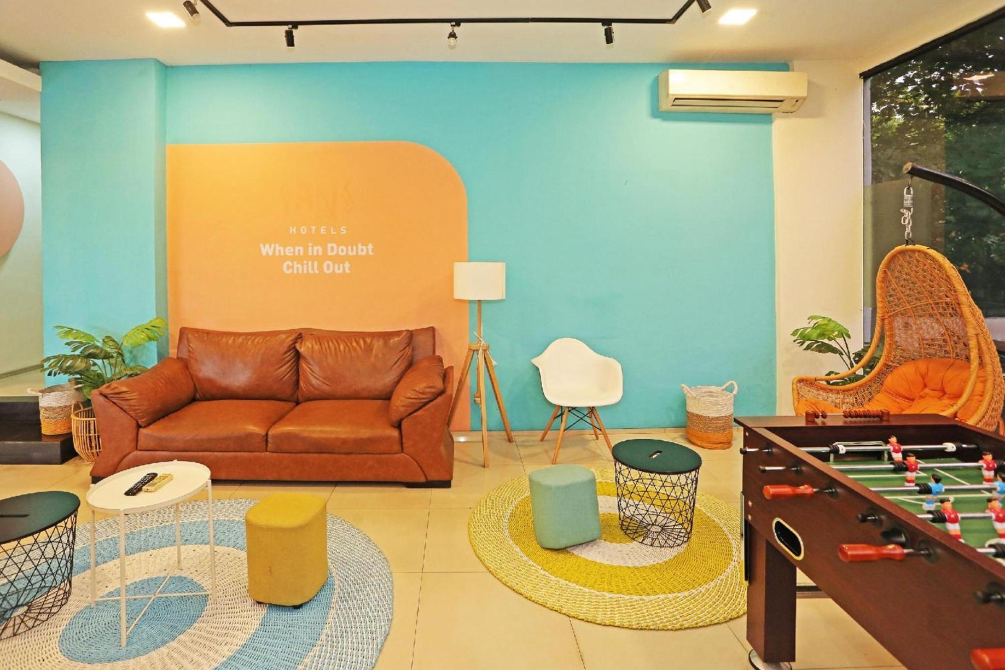 Super Oyo Townhouse Oak Hotel Fiducia سيربونغ المظهر الخارجي الصورة